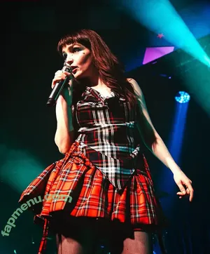 Lauren Mayberry / laurenevemayberry nude photo #1465