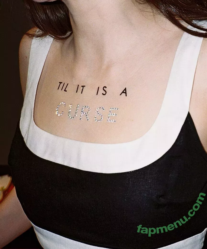 Lauren Mayberry nude photo #1010 (laurenevemayberry)