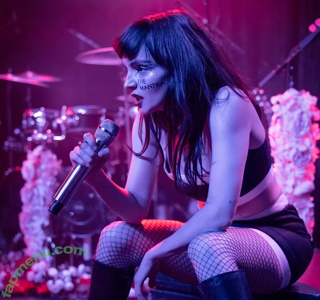 Lauren Mayberry nude photo #1014 (laurenevemayberry)