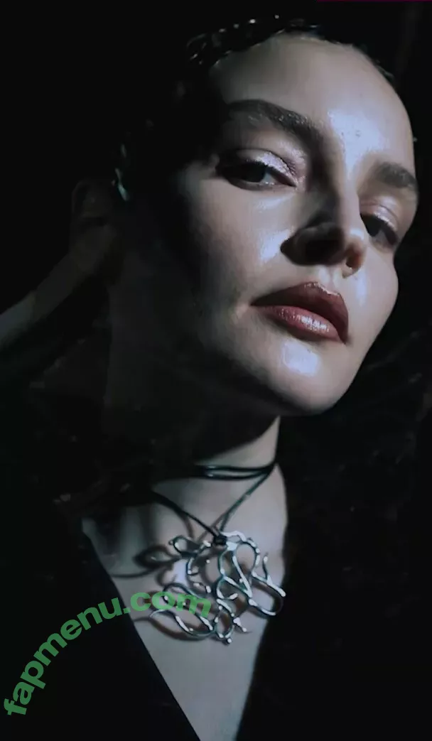 Lauren Mayberry nude photo #1019 (laurenevemayberry)