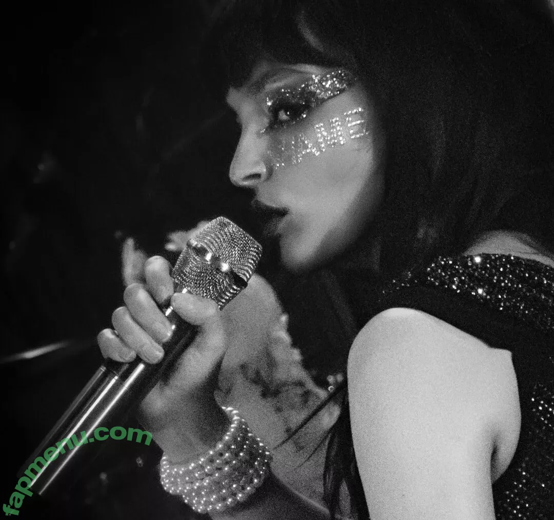 Lauren Mayberry nude photo #1020 (laurenevemayberry)