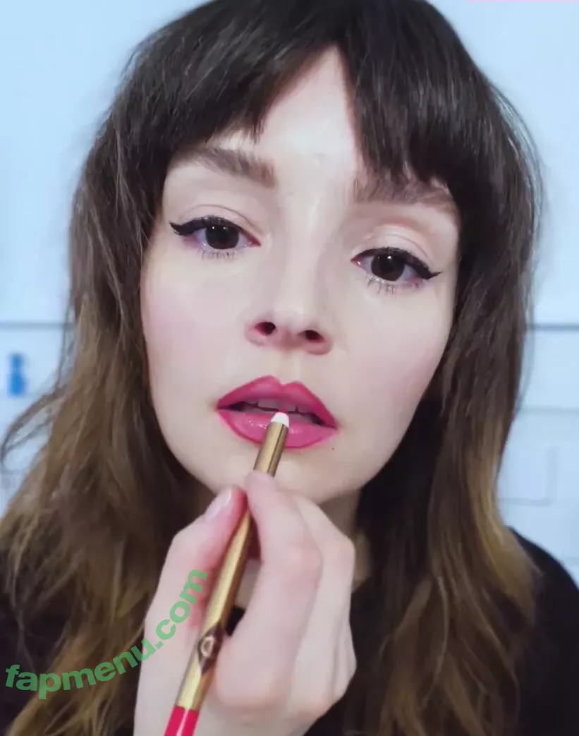 Lauren Mayberry nude photo #1029 (laurenevemayberry)