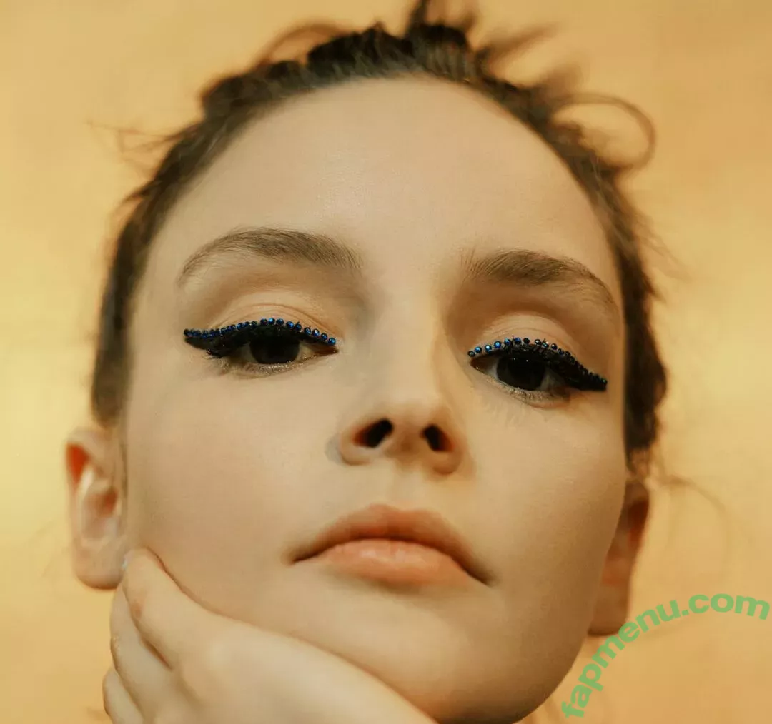 Lauren Mayberry nude photo #1031 (laurenevemayberry)