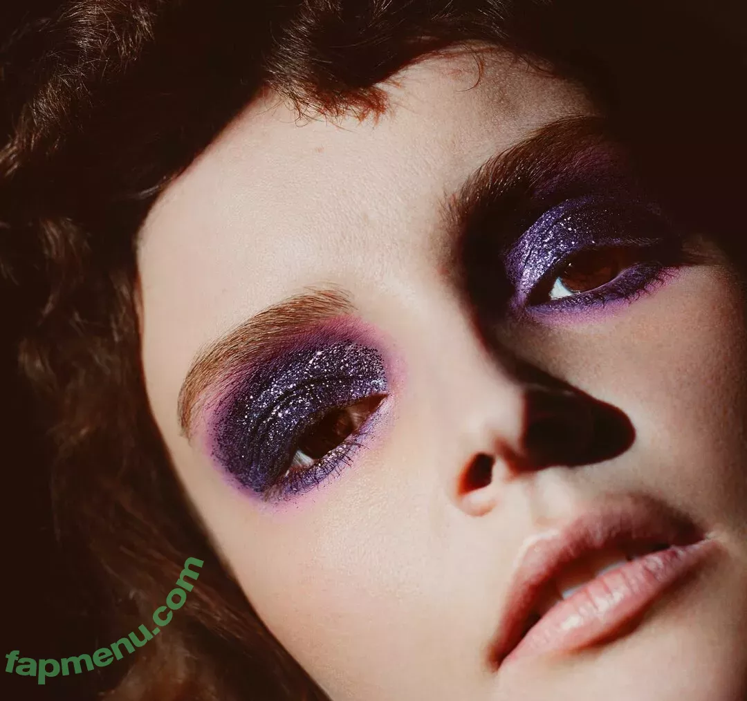 Lauren Mayberry nude photo #1032 (laurenevemayberry)