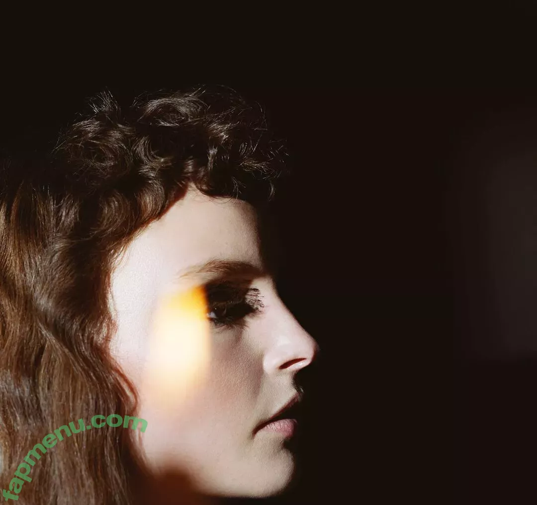 Lauren Mayberry nude photo #1033 (laurenevemayberry)