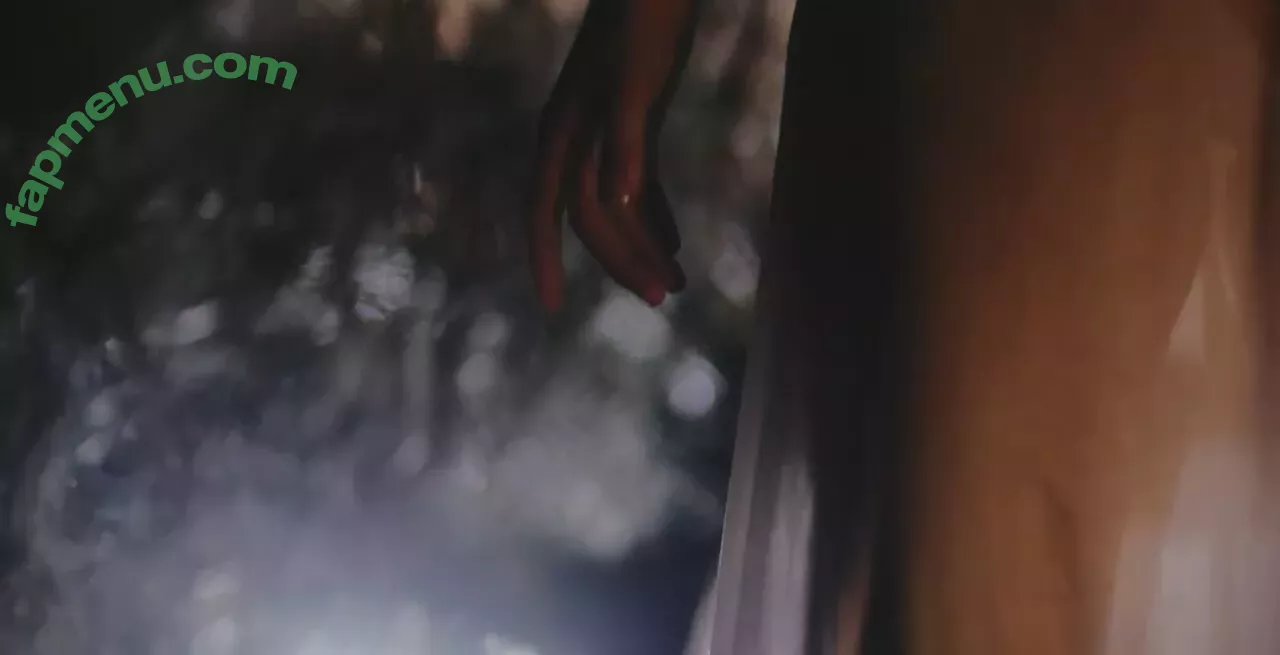 Lauren Mayberry nude photo #1044 (laurenevemayberry)