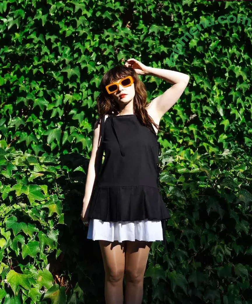 Lauren Mayberry nude photo #1100 (laurenevemayberry)