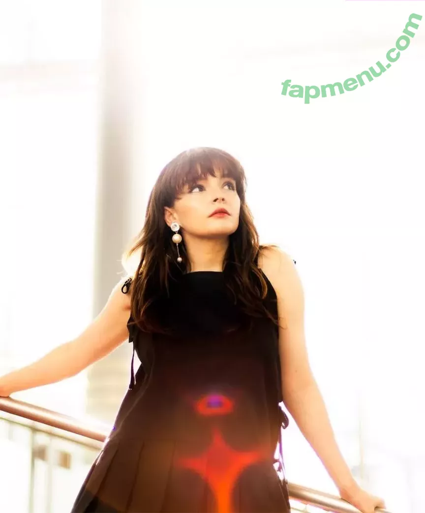 Lauren Mayberry nude photo #1103 (laurenevemayberry)