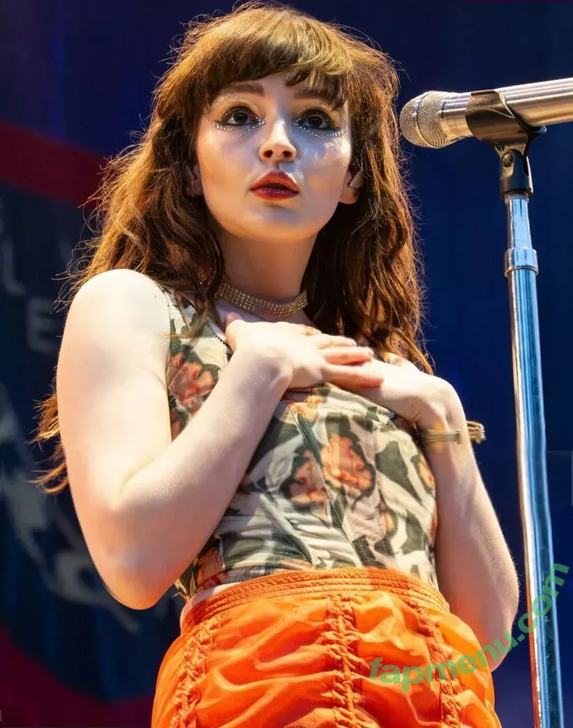Lauren Mayberry nude photo #1115 (laurenevemayberry)