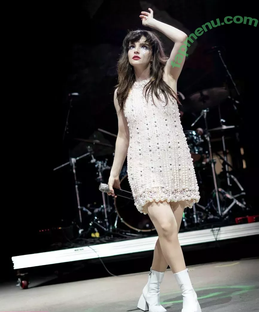 Lauren Mayberry nude photo #1134 (laurenevemayberry)