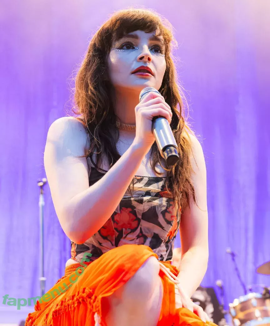 Lauren Mayberry nude photo #1144 (laurenevemayberry)