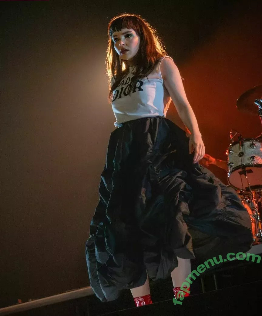 Lauren Mayberry nude photo #1186 (laurenevemayberry)