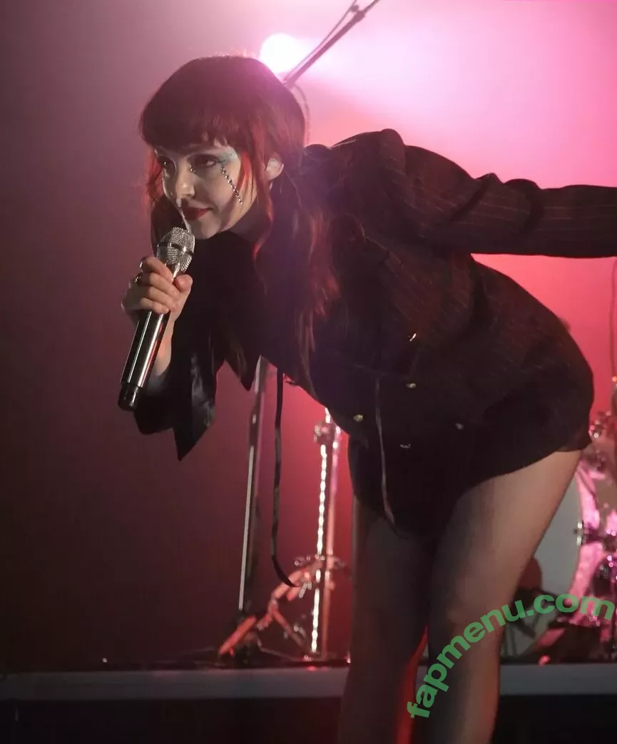 Lauren Mayberry nude photo #1204 (laurenevemayberry)