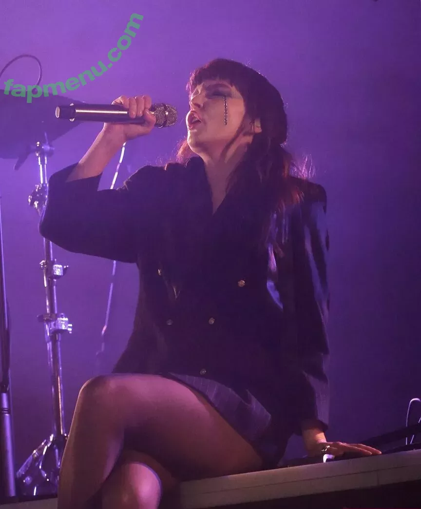 Lauren Mayberry nude photo #1206 (laurenevemayberry)