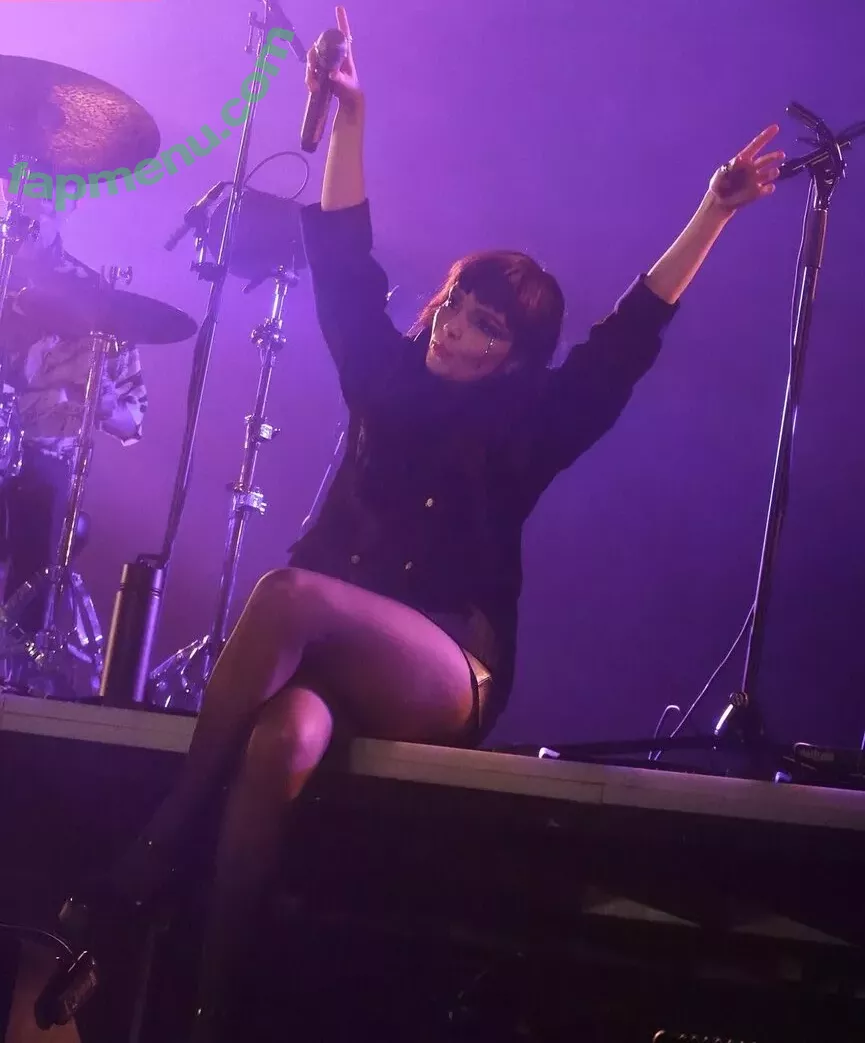 Lauren Mayberry nude photo #1208 (laurenevemayberry)