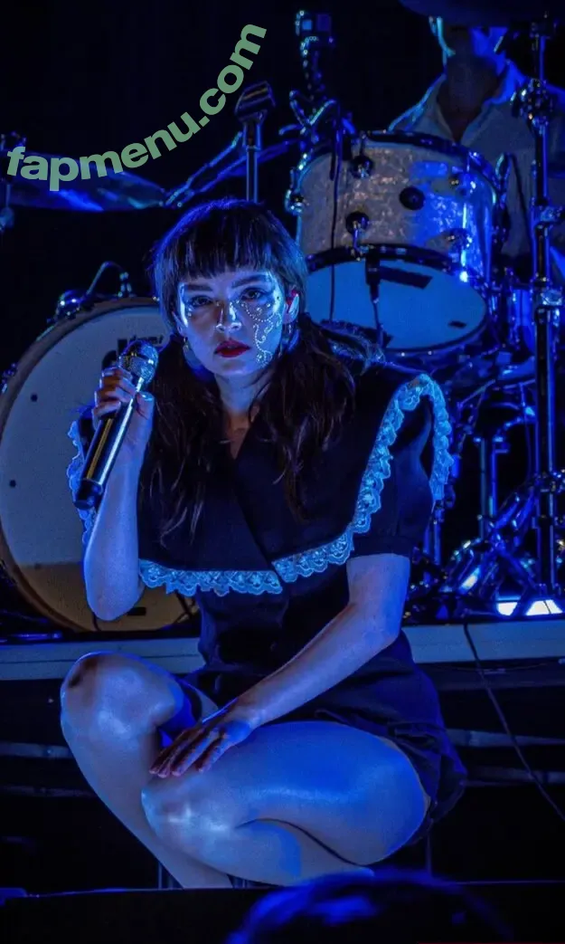 Lauren Mayberry nude photo #1228 (laurenevemayberry)