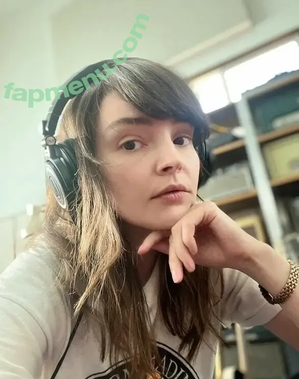Lauren Mayberry nude photo #1231 (laurenevemayberry)