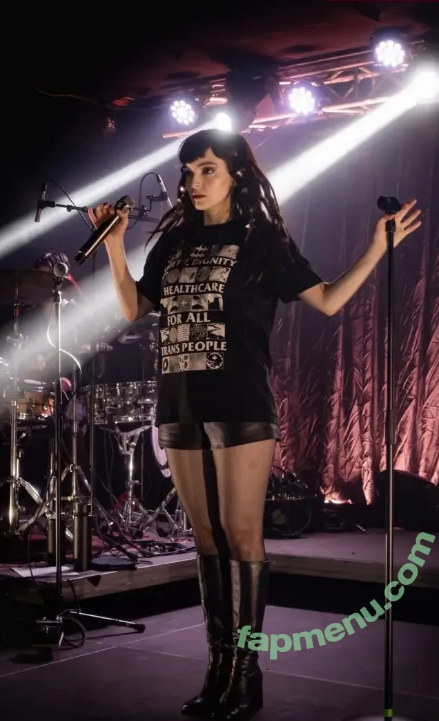 Lauren Mayberry nude photo #1232 (laurenevemayberry)