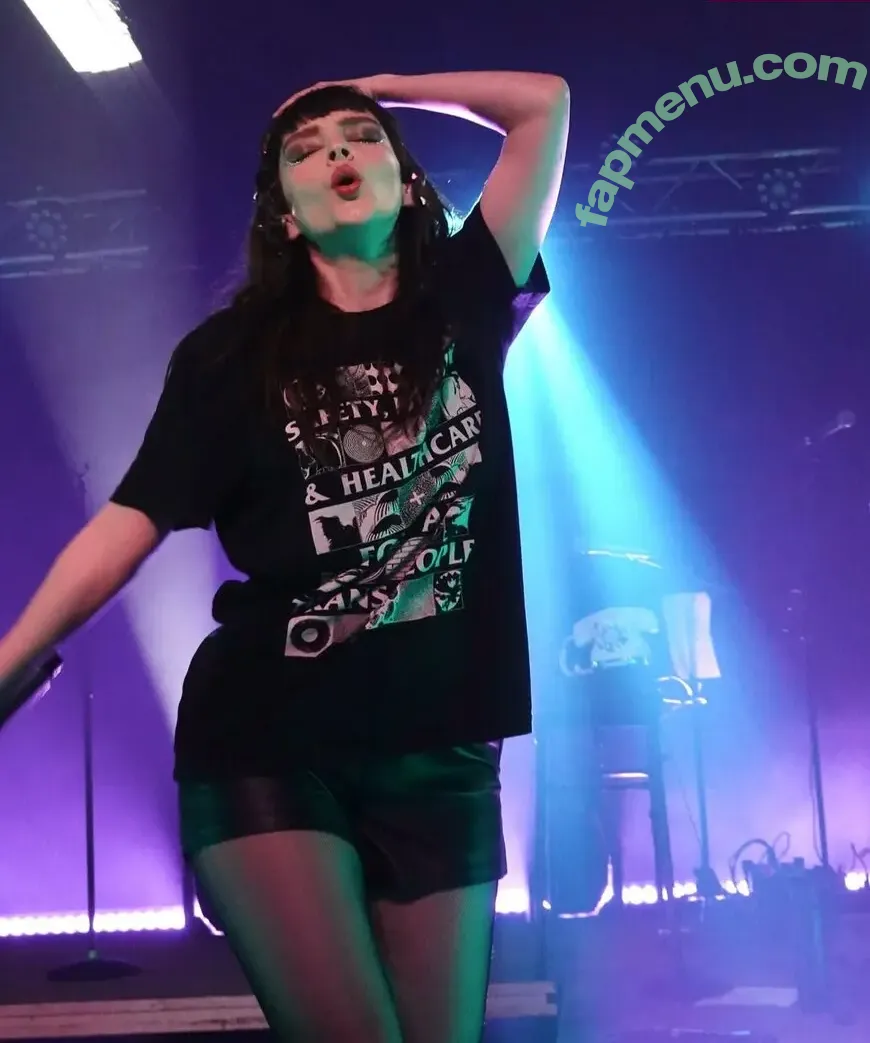 Lauren Mayberry nude photo #1236 (laurenevemayberry)