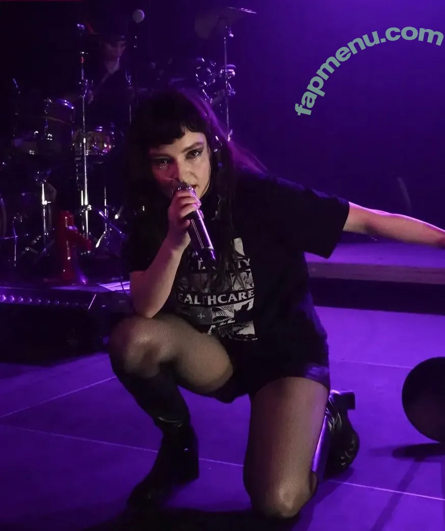 Lauren Mayberry nude photo #1238 (laurenevemayberry)