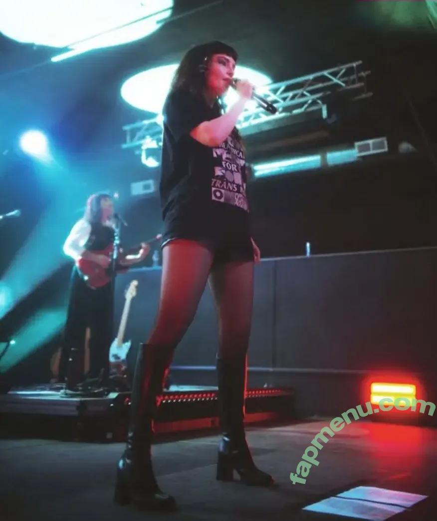 Lauren Mayberry nude photo #1244 (laurenevemayberry)