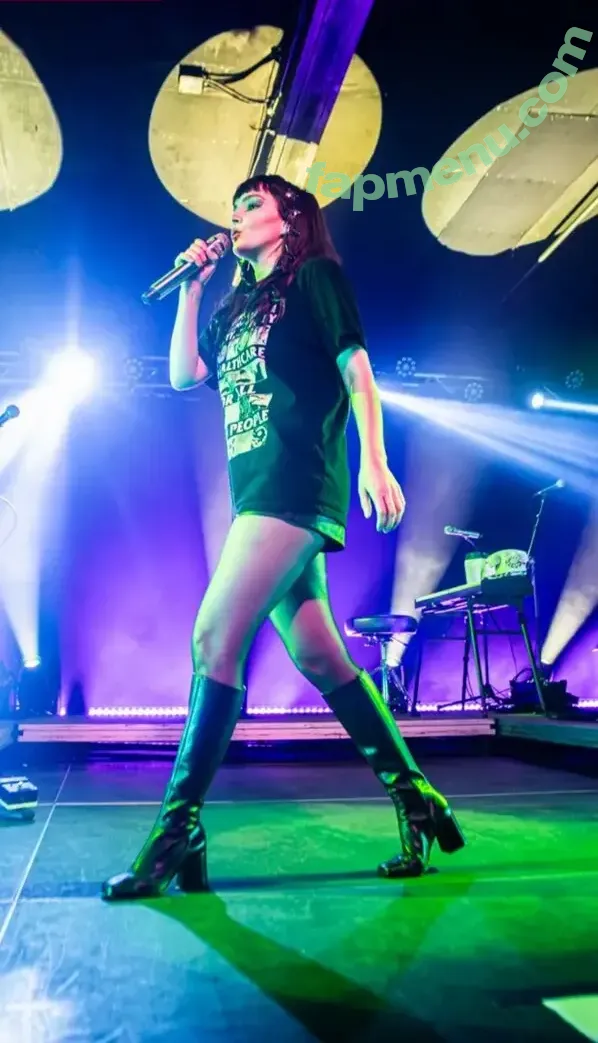 Lauren Mayberry nude photo #1256 (laurenevemayberry)