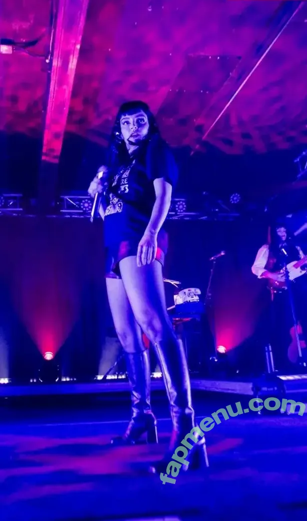 Lauren Mayberry nude photo #1261 (laurenevemayberry)