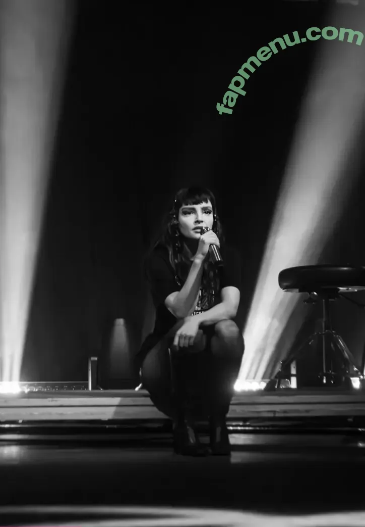 Lauren Mayberry nude photo #1266 (laurenevemayberry)