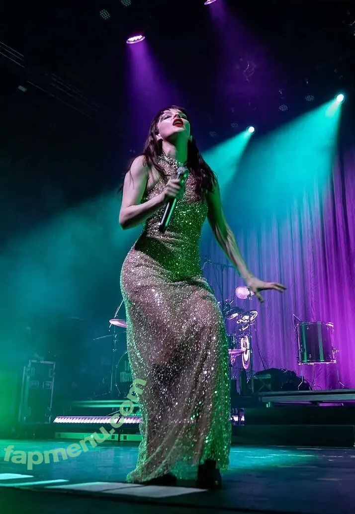 Lauren Mayberry nude photo #1267 (laurenevemayberry)