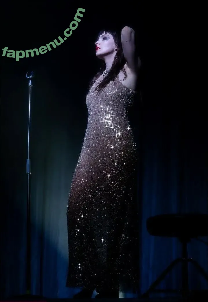 Lauren Mayberry nude photo #1268 (laurenevemayberry)