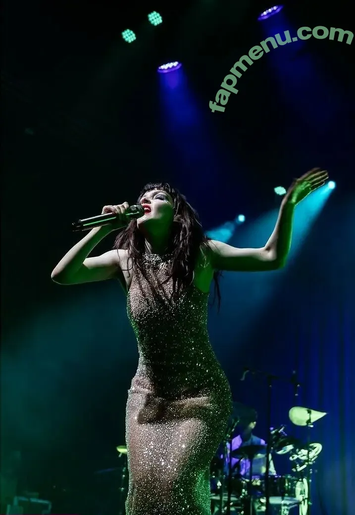 Lauren Mayberry nude photo #1279 (laurenevemayberry)