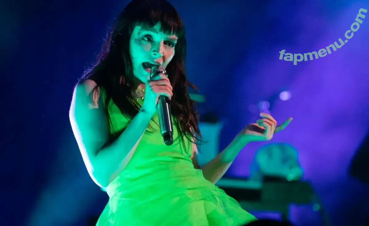 Lauren Mayberry nude photo #1281 (laurenevemayberry)