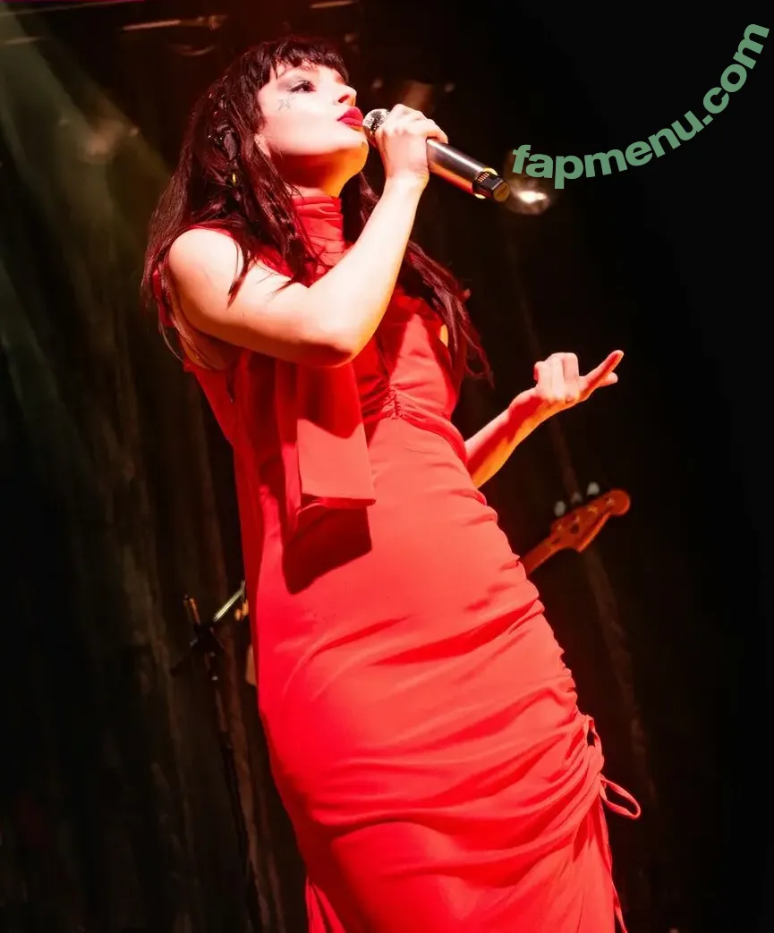 Lauren Mayberry nude photo #1339 (laurenevemayberry)