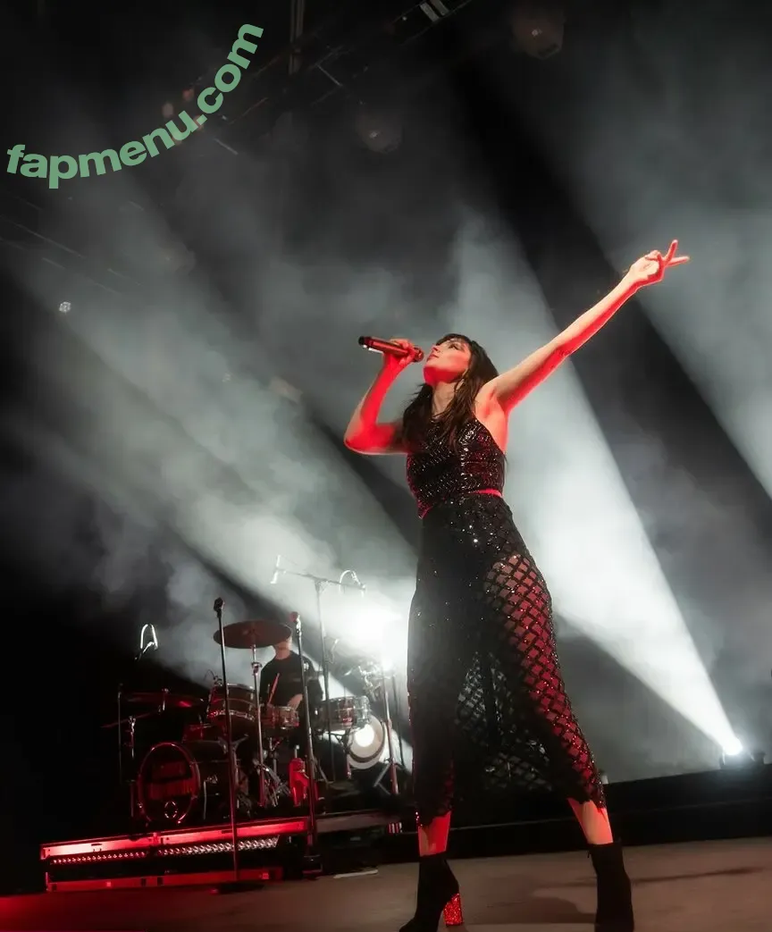 Lauren Mayberry nude photo #1347 (laurenevemayberry)