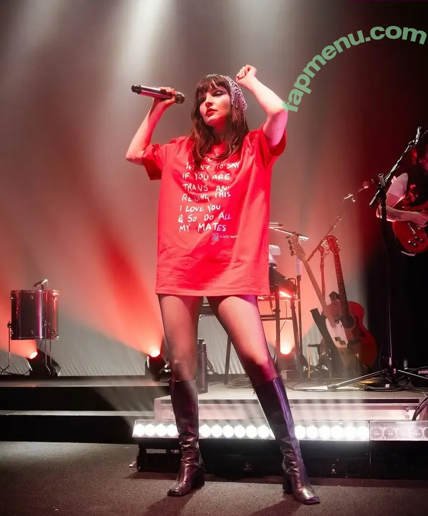 Lauren Mayberry nude photo #1361 (laurenevemayberry)