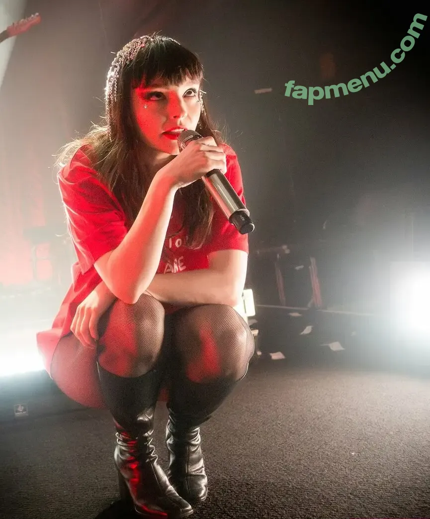 Lauren Mayberry nude photo #1369 (laurenevemayberry)