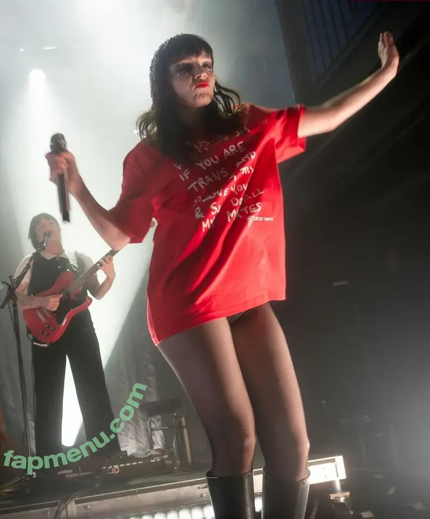 Lauren Mayberry nude photo #1370 (laurenevemayberry)