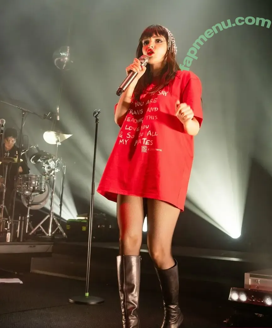 Lauren Mayberry nude photo #1371 (laurenevemayberry)