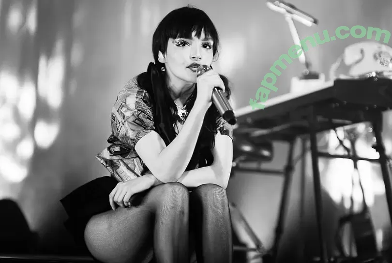 Lauren Mayberry nude photo #1374 (laurenevemayberry)