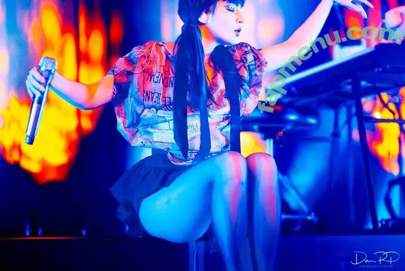 Lauren Mayberry nude photo #1384 (laurenevemayberry)