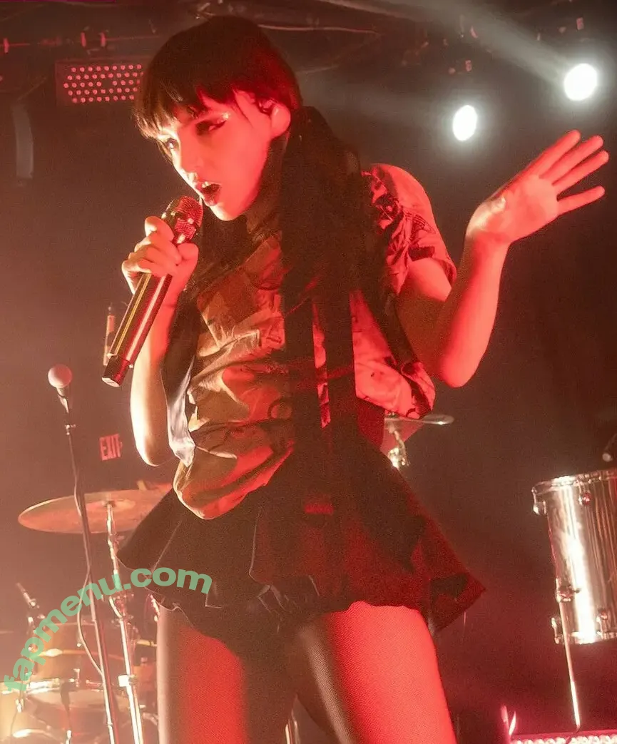 Lauren Mayberry nude photo #1408 (laurenevemayberry)