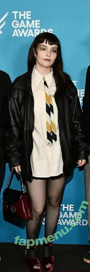 Lauren Mayberry nude photo #1492 (laurenevemayberry)