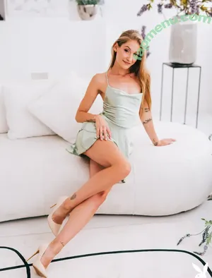 Lauren Roe / loeroe / shawty_got_loe nude photo #0047