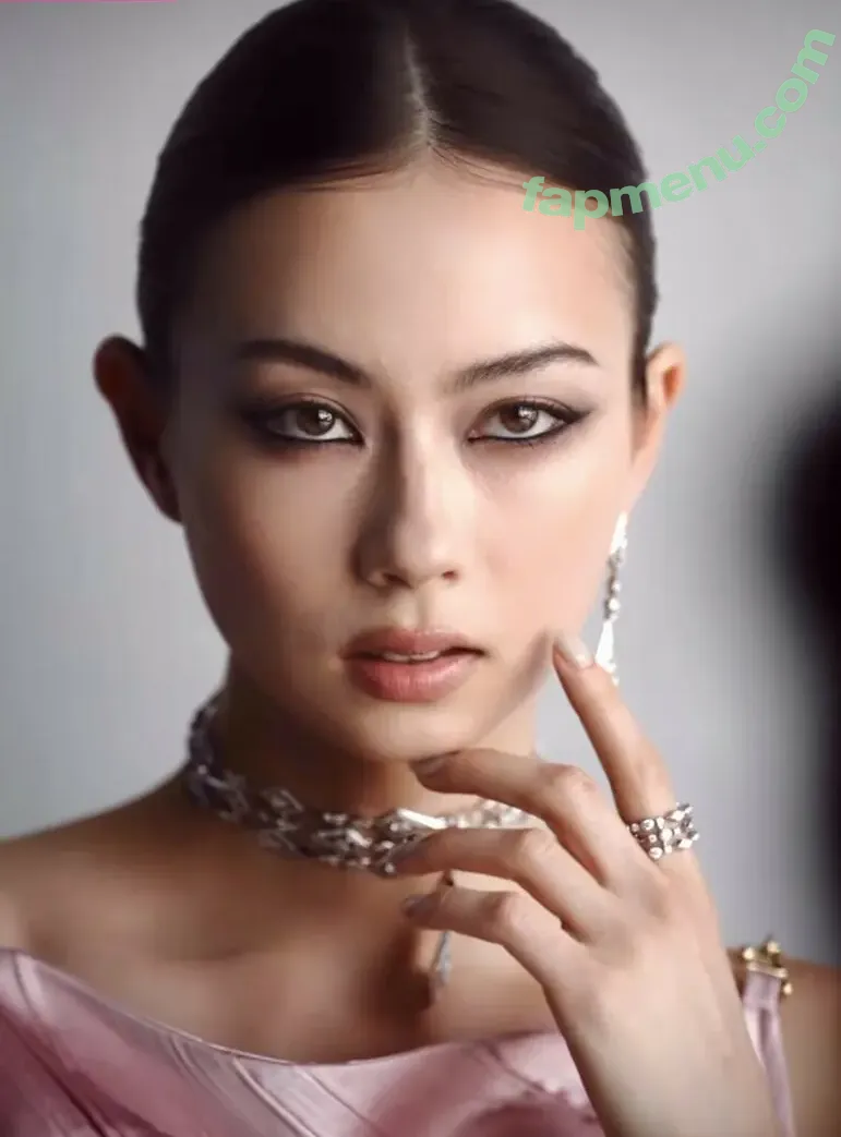 Lauren Tsai nude photo #0500 (laurentsai)