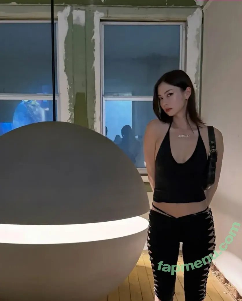 Lauren Tsai nude photo #0531 (laurentsai)