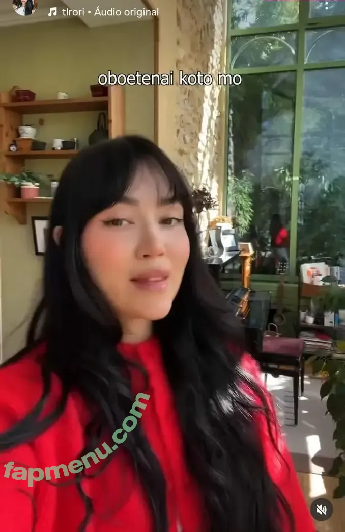 Lauriane nude photo #0002 (Tlrori)