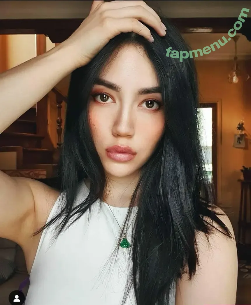 Lauriane nude photo #0006 (Tlrori)