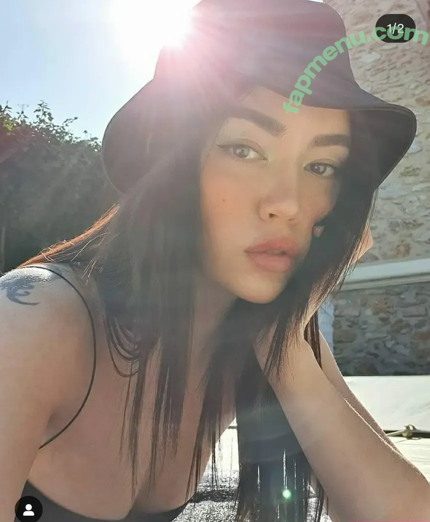 Lauriane nude photo #0007 (Tlrori)