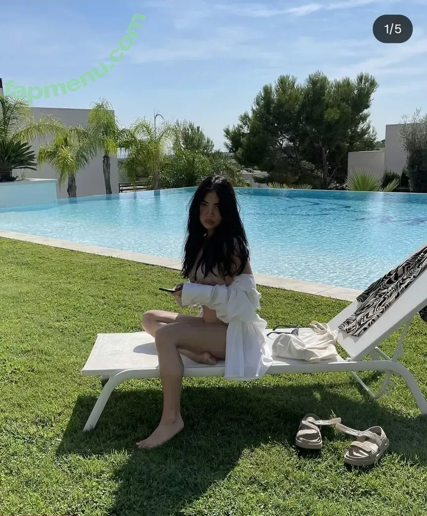 Lauriane nude photo #0009 (Tlrori)