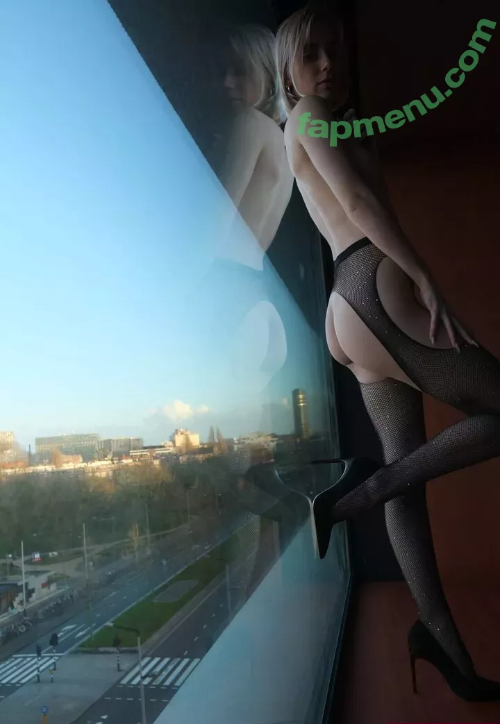 lavishulula nude photo #0322 (UlulaXx / lavinaluo)